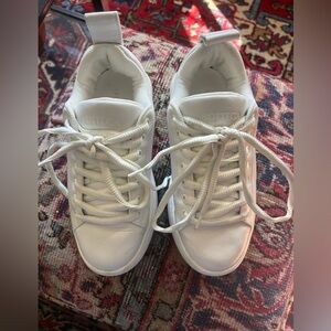 • Bottega Veneta Leather Low Top Sneakers •